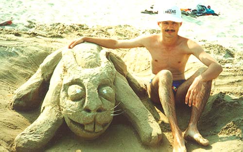 Gigantic sand rabbit and no gigantic man pic