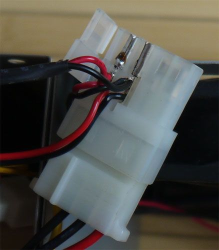 Подключение проводов питания вентилятора к переходнику MOLEX
